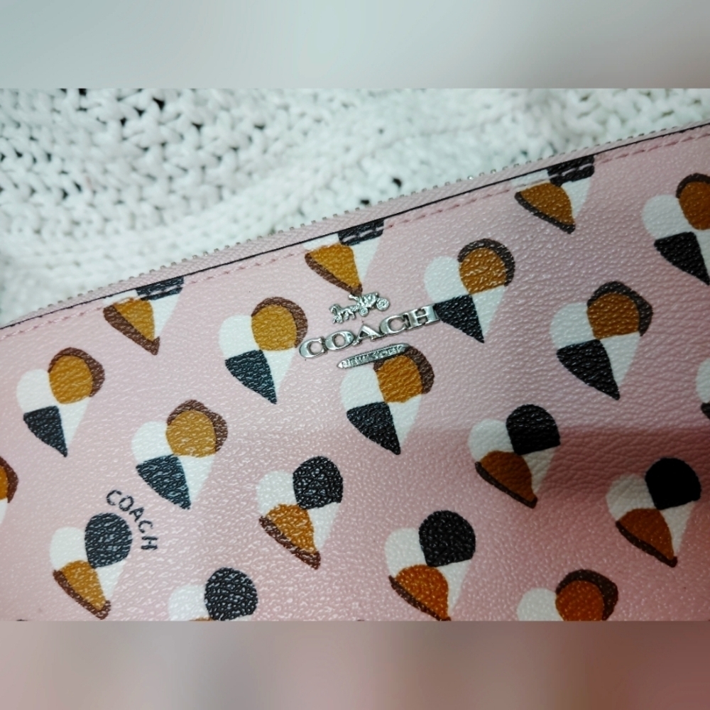 PRICE DROP! Coach Pink Heart Pattern Women's Wallet (NWOT)